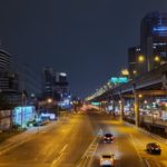 高速道路の深夜割引が見直し。深夜走行分のみ割引対象にして割引適用時間を拡大。